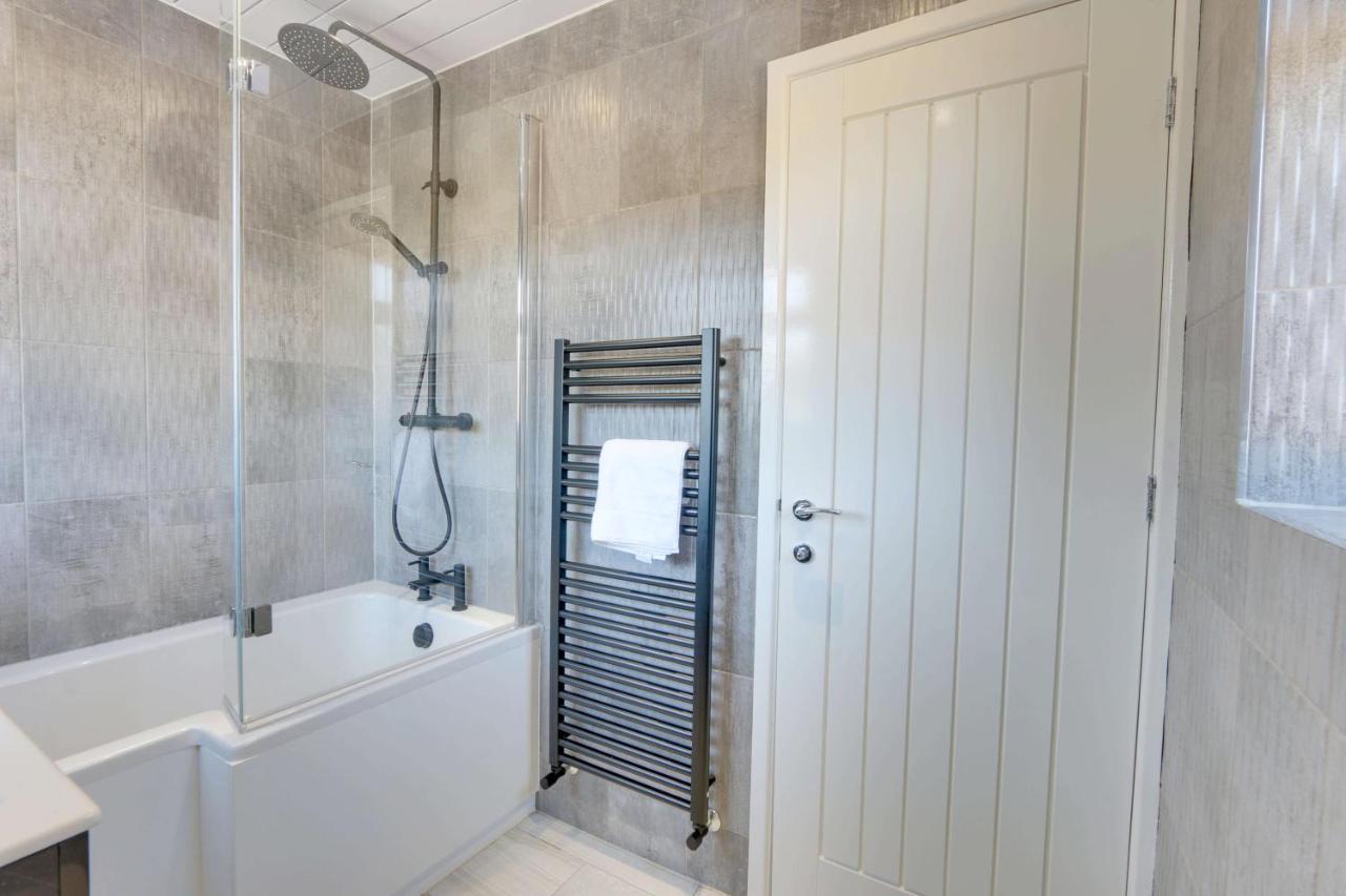 #Upmarket, Exceptional 4 Bed House, With Free Parking, Close To Amenities And Supermarkets Sheffield Exterior foto