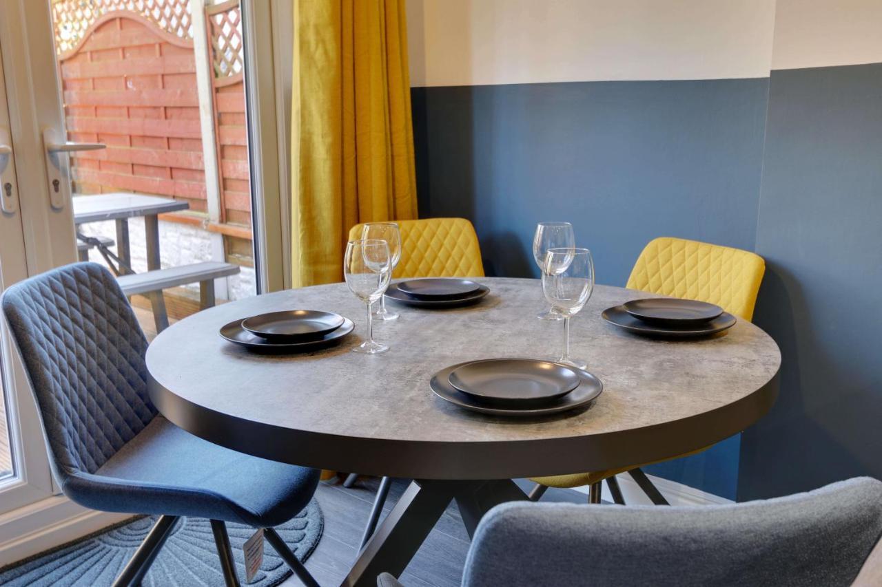 #Upmarket, Exceptional 4 Bed House, With Free Parking, Close To Amenities And Supermarkets Sheffield Exterior foto